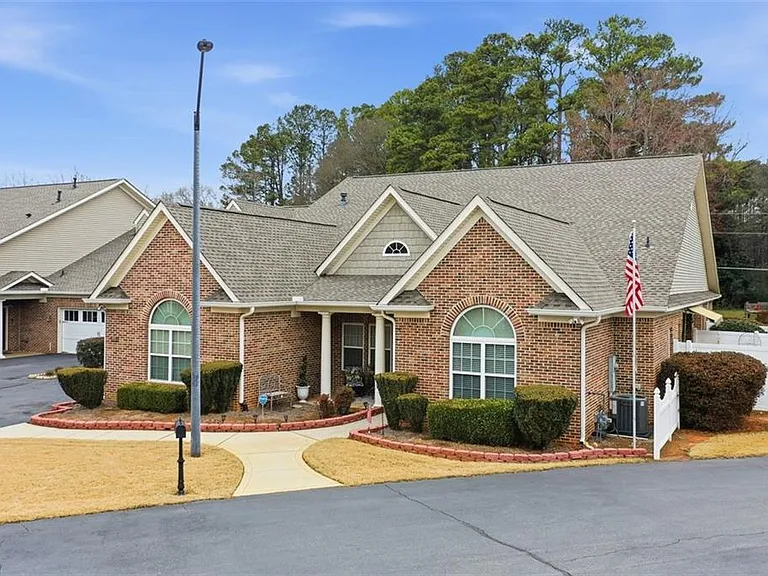 995 Savannah Commons Dr NE #6 Property